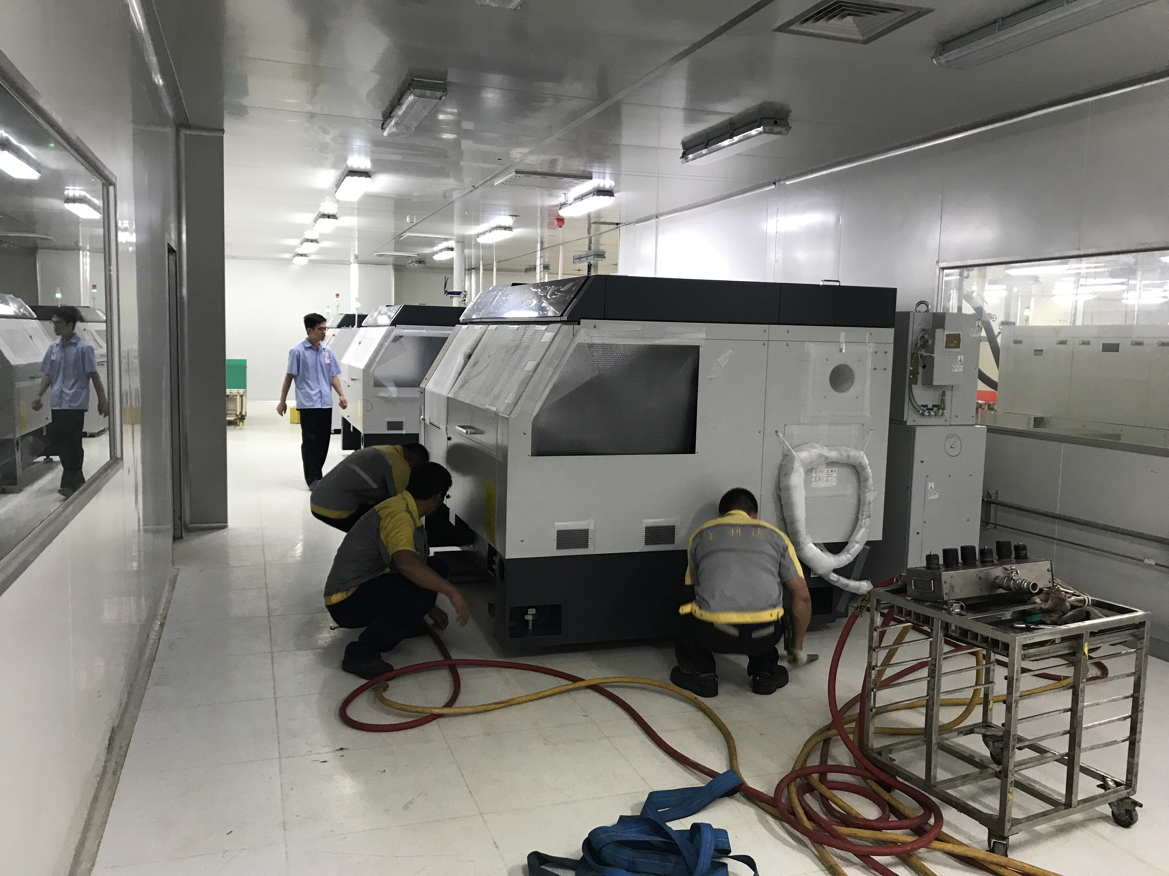 PCB钻孔设备作业