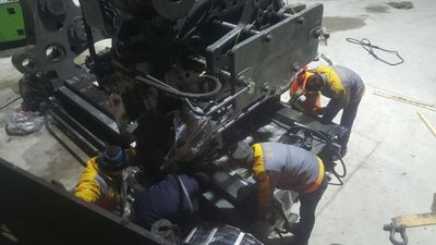 注塑机作业 (35)